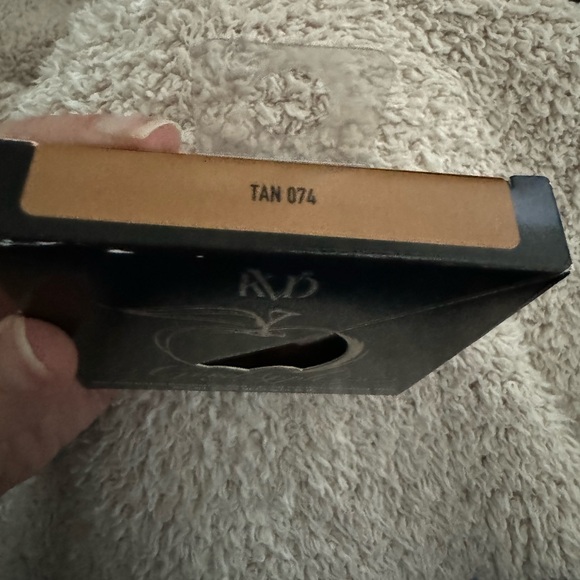 NIB KVD GOOD APPLE SKIN PERFECTING FOUNDATION BALM Tan 074 kat von d - Picture 7 of 12